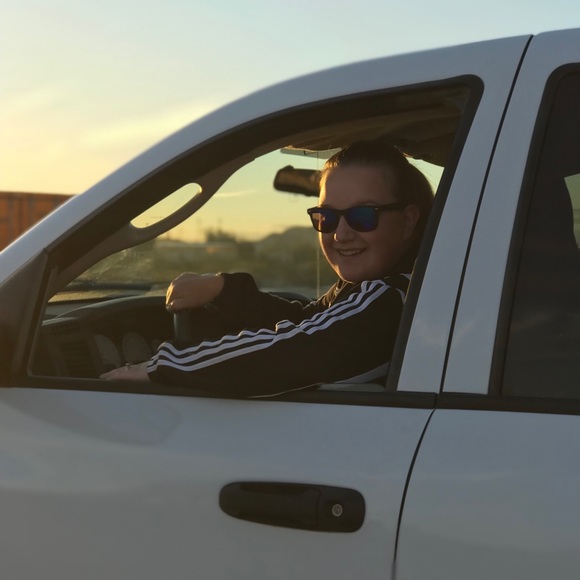 Meet your Posher, Jennifer - Picture 2 of 2